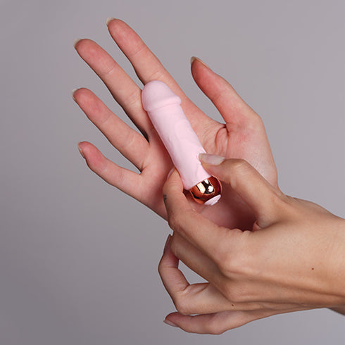 Penis Shape Realistic Dildo Bullet Mini Vibrator Silicone G-Spot Vaginal Clitoral Stimulator Female Lipstick Vibrator for Women